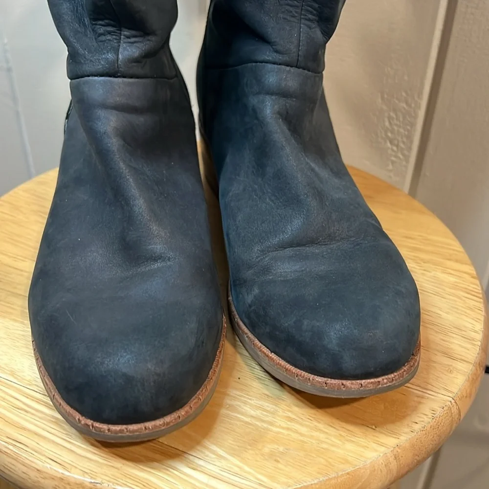 UGG Women's Black Leather Cary Bow Back Boots